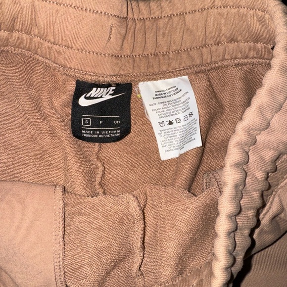 Nike Tan Sweatshorts - Picture 4 of 8